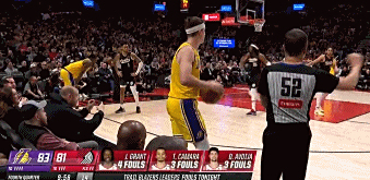 乐鱼体育在线娱乐 詹姆斯连续十二场比赛得分超过爆冷，MAD不断突破！赛场气氛高涨