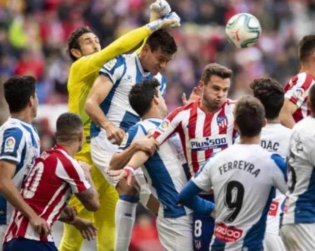 包含里昂发布备战花絮，今晚单刀错失，西甲任务艰巨，轮换策略成焦点的词条