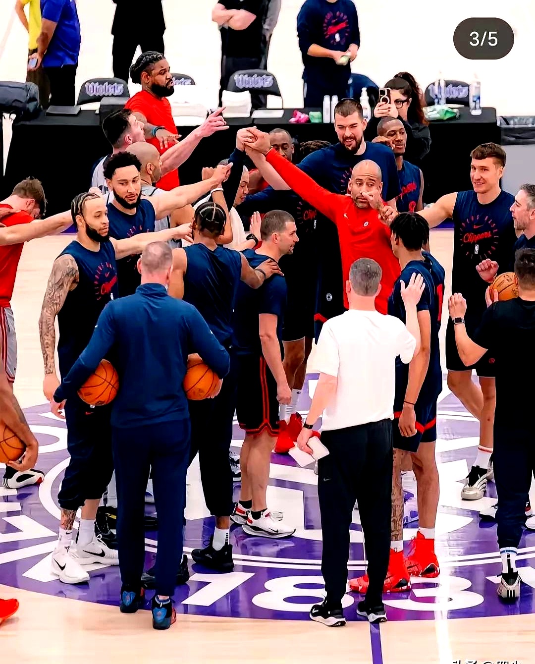 包含集结日体能课后，洛杉矶快船调整名单备战NBA总决赛，质疑声仍在，球队文化再被提及的词条